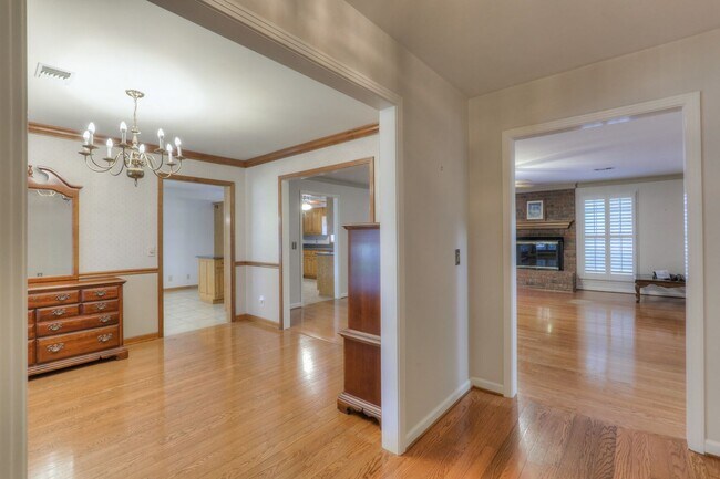 Foto del edificio - 2303 Friendship Dr