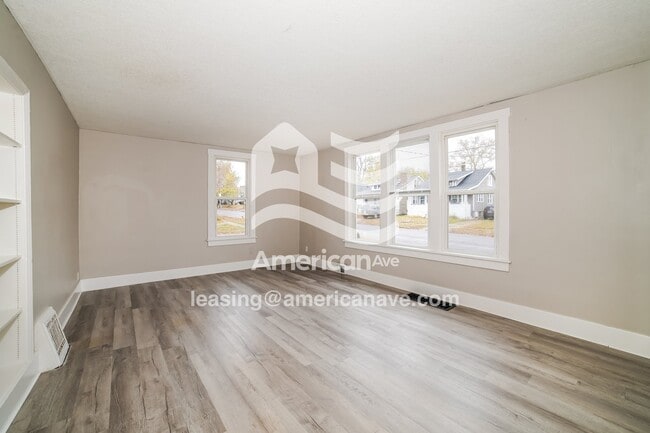 Building Photo - 1120 W McClure Ave