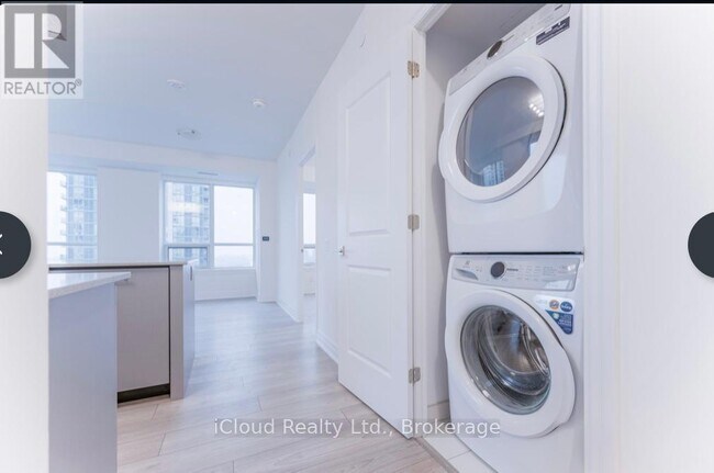 Building Photo - 36 Elm Dr W