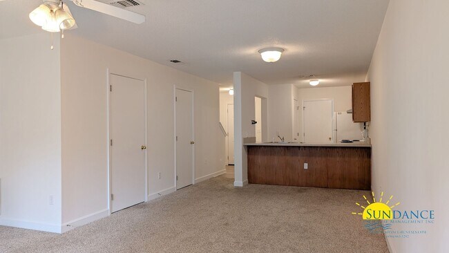 Building Photo - 2 Bedroom 2.5 Bath Townhome Centrally Loca...