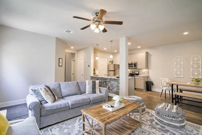 Foto del edificio - 11334 Burning Tree Dr