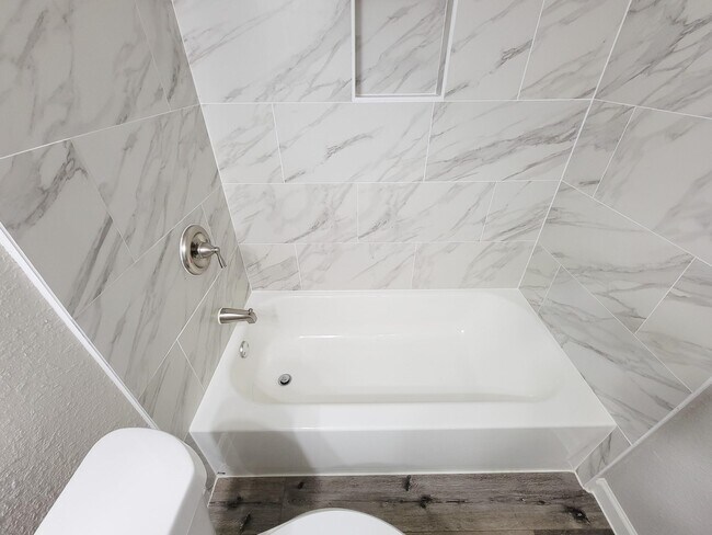 Foto del edificio - 5606 Willow Glen Dr