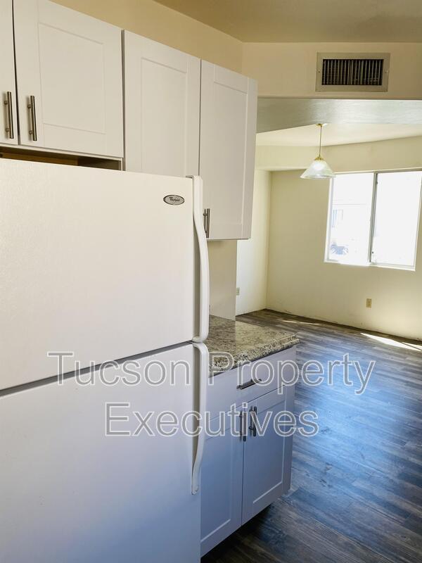 Foto del edificio - 3319 E Presidio Rd
