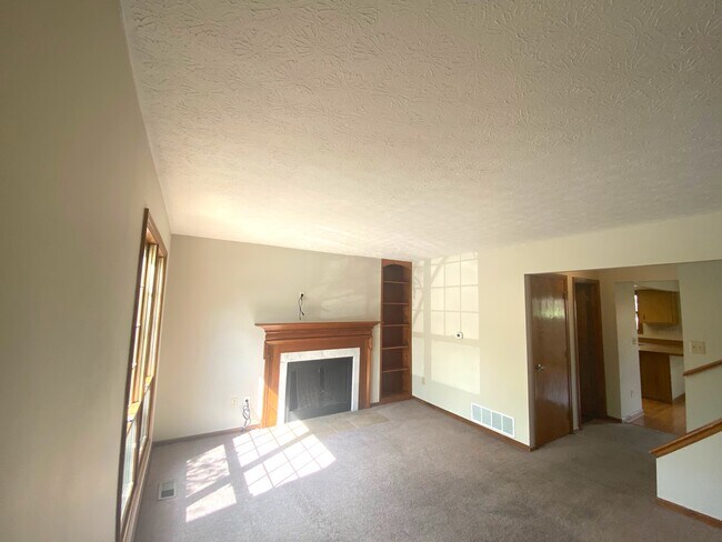 Building Photo - 5258 Meadowknoll Ln