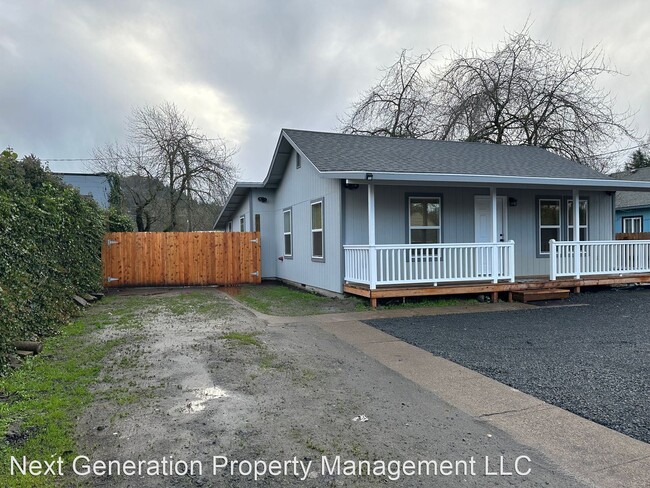 Building Photo - 5 br, 3 bath House - 1231 Main St.