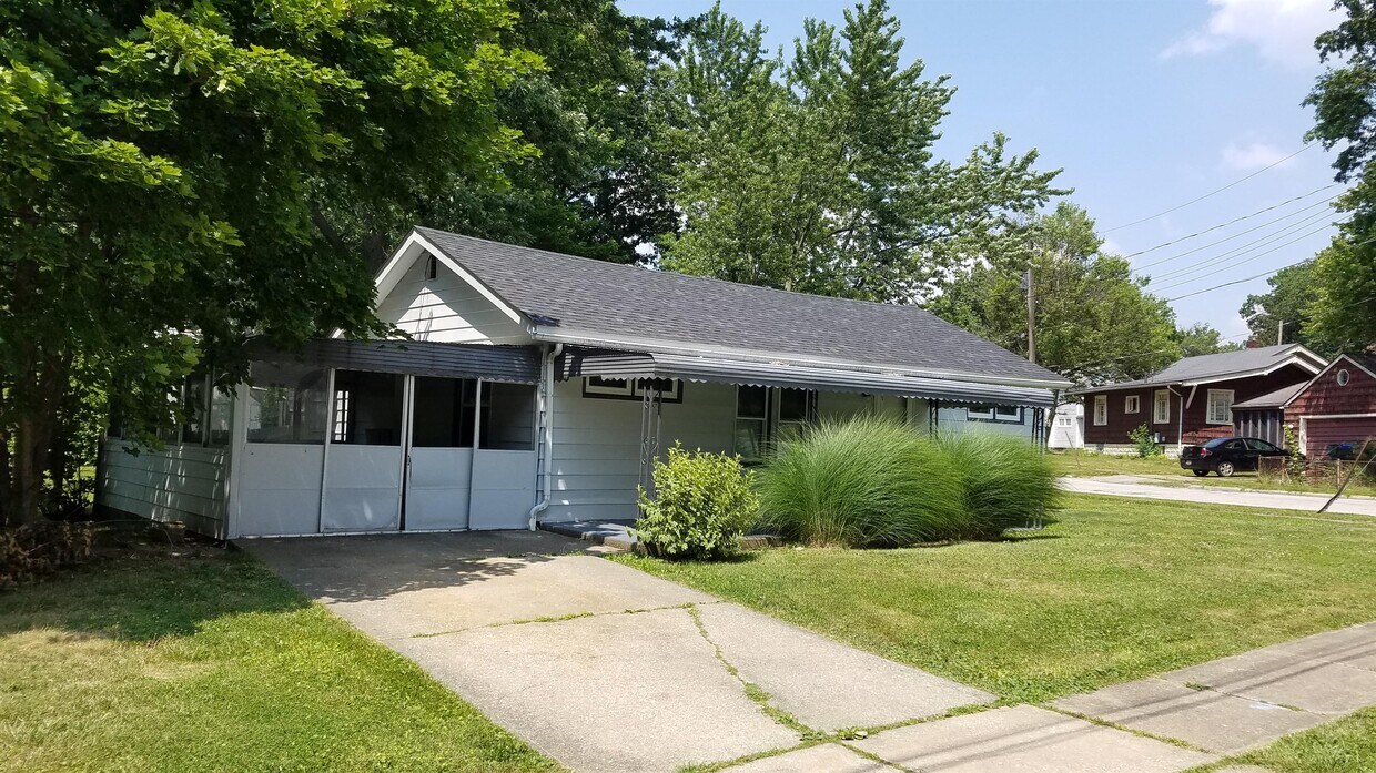 Primary Photo - 325 Erie St