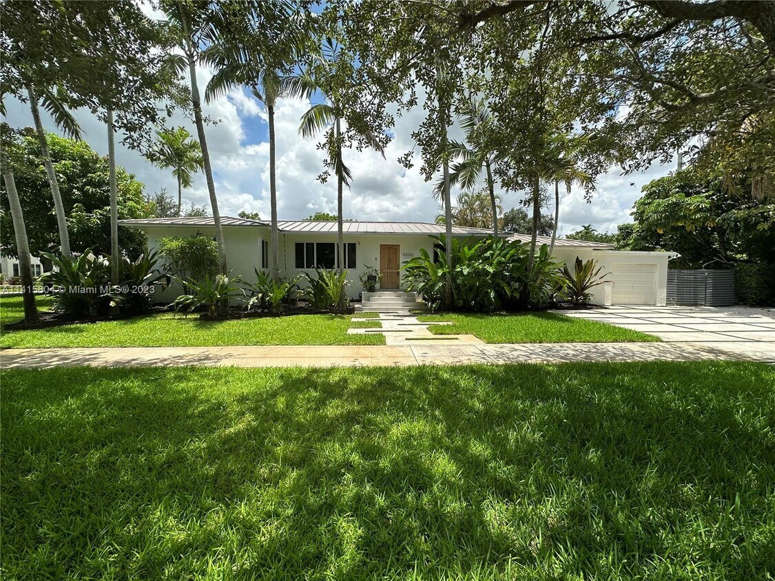 Foto principal - 9000 NE 4th Ave
