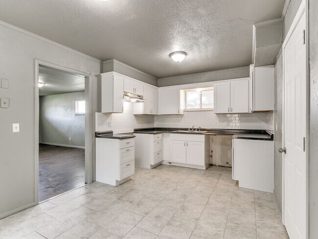 Building Photo - 437 NW 85th St