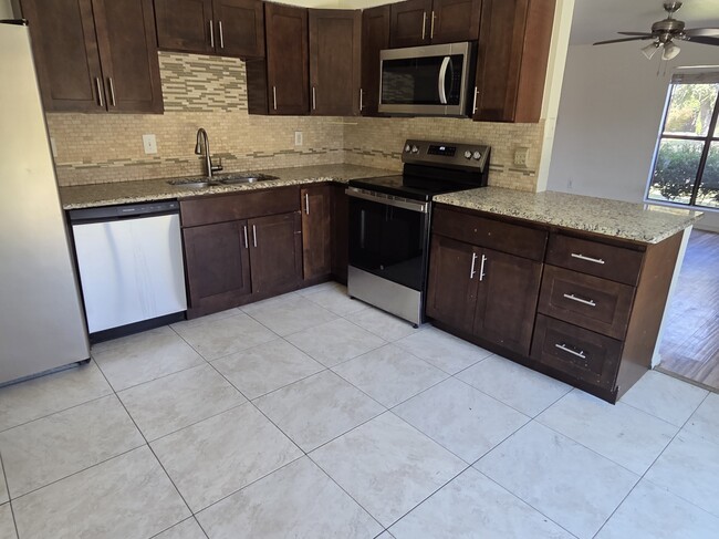 Building Photo - 2202 East Crosby Road