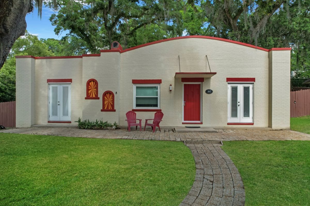 Primary Photo - 1647 Lake Ella Dr