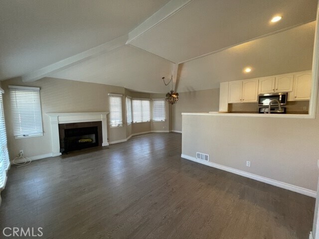 Foto del edificio - 2463 Irvine Ave
