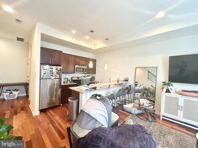 Building Photo - Fairmount 2 Bedroom