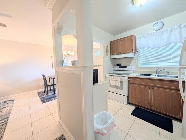 Building Photo - 1839 Sunny Dr
