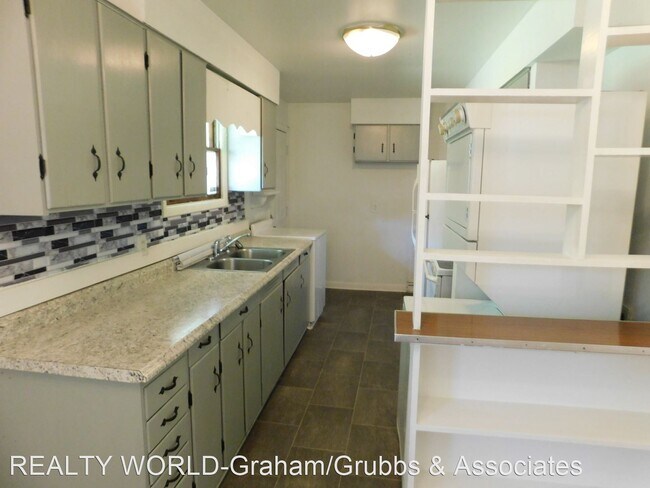 Foto del edificio - 3 br, 1 bath House - 13141 Church Street