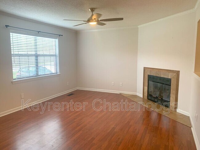 Foto del edificio - 8307 Iris Dr