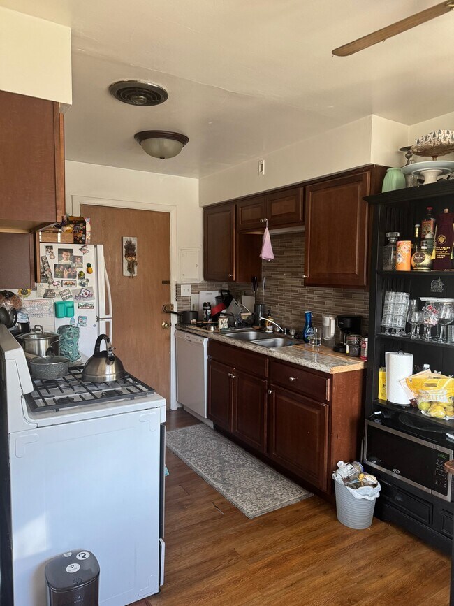 Foto del edificio - 8903 Lamon Ave
