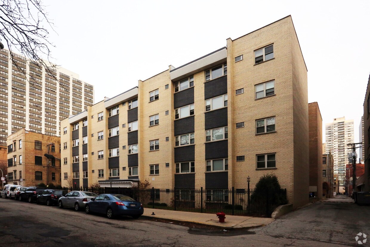 Foto principal - 3161 N Cambridge Ave