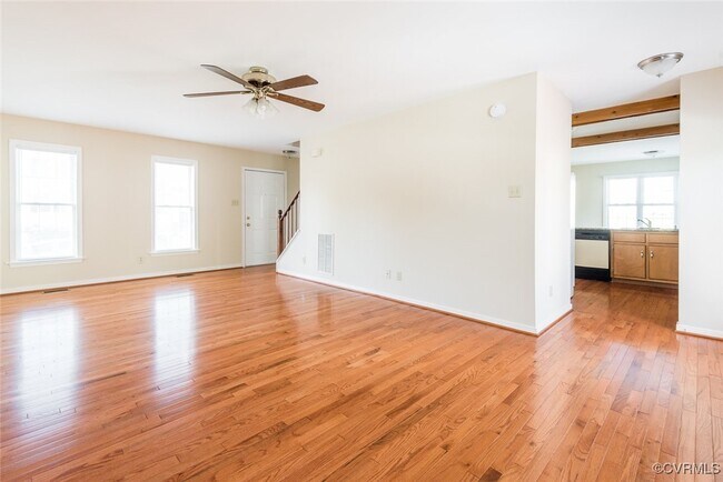Building Photo - 13812 Sycamore Village Dr