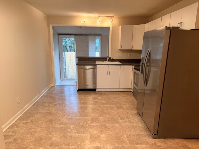 Foto del edificio - 1536 Inland Ave