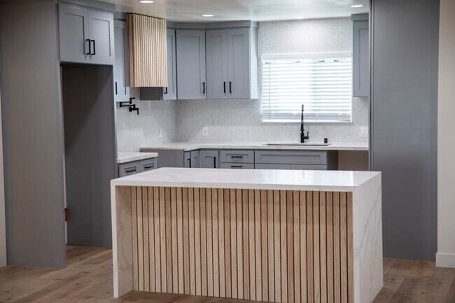 Foto del edificio - 5523 W 119th Pl