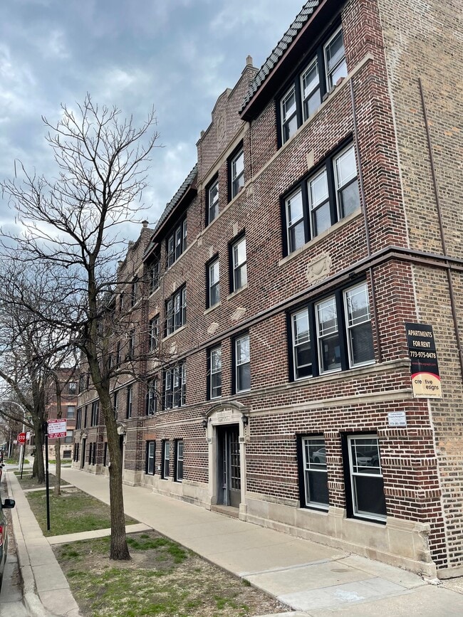 Building Photo - 3647 N Racine Ave
