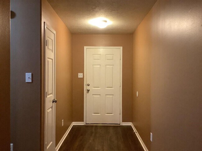 Foto del edificio - 6318 Barton Hollow Ln