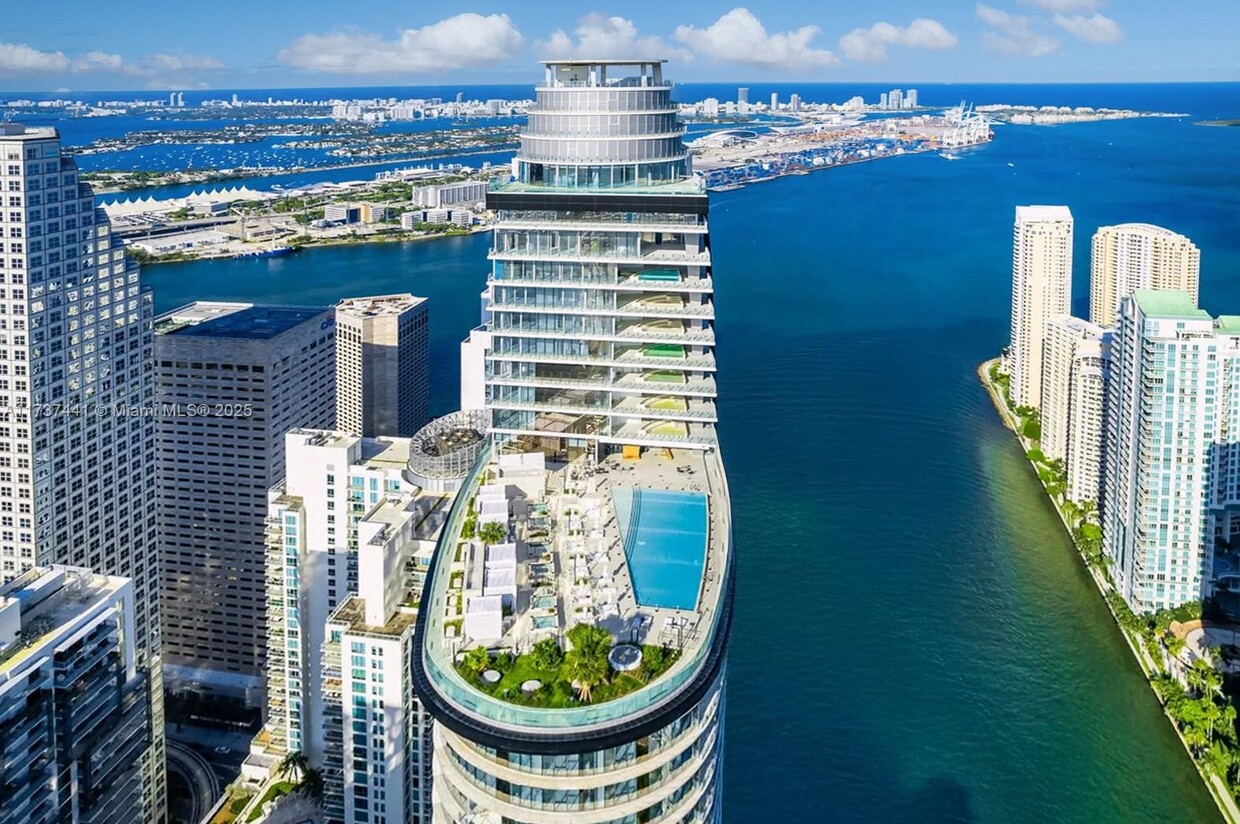 Primary Photo - 300 Biscayne Blvd Way