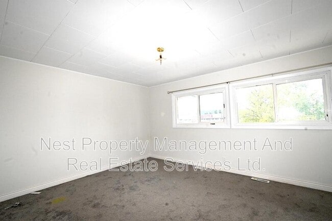 Building Photo - 594 Central St E