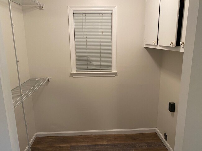 Building Photo - 116 Scatterfoot Dr
