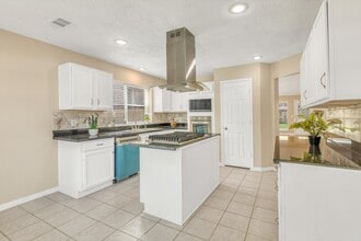 Building Photo - 5635 Sage Manor Dr