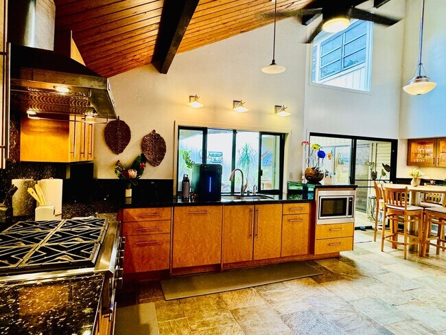 Foto del edificio - Beautiful Kailua Beachside 3 bedroom, 2 ba...