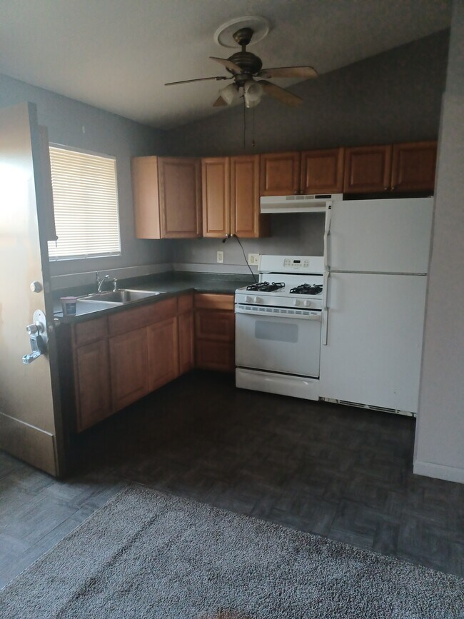 Foto del edificio - 466 Treeside Dr
