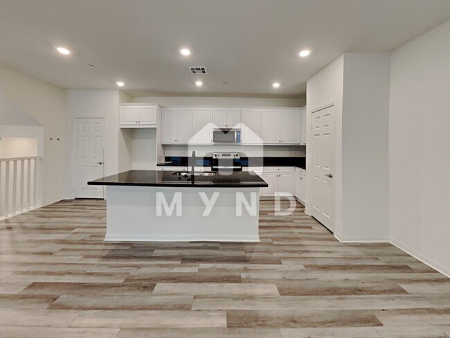 Building Photo - 443 Fitzpatrick Rd Unit 102-B1