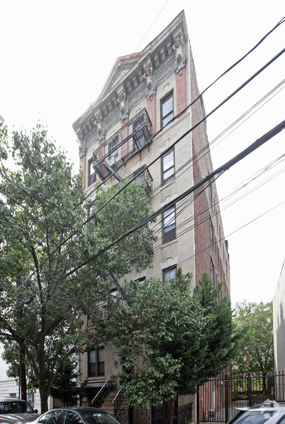 Foto del edificio - 710-712 Adams St