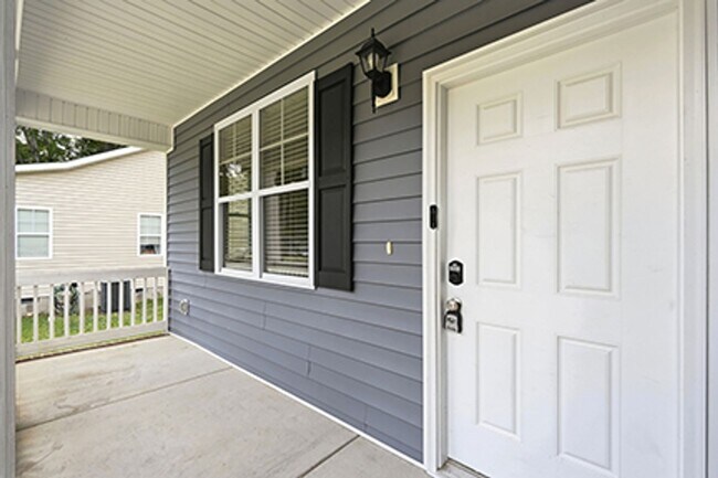 Foto del edificio - RANCH HOME with 3 bedrooms and 2 baths-GROWING TOWN OF ANGIER