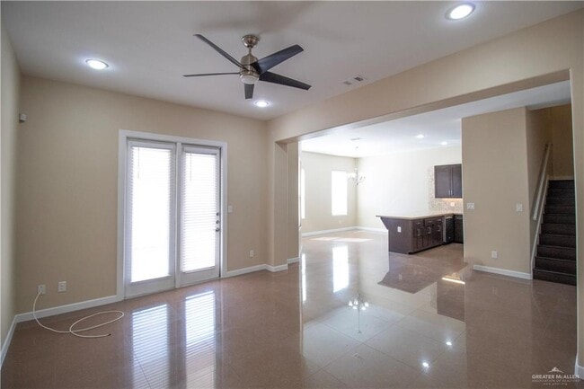 Building Photo - 15 Ulex Ave