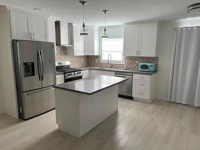 Building Photo - UPDATED 3bd/1ba HOUSE FOR RENT WITH PRIVAT...