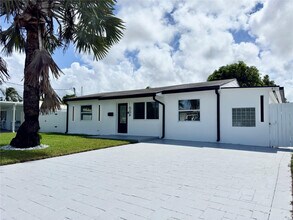 Building Photo - 1008 Mango Isle