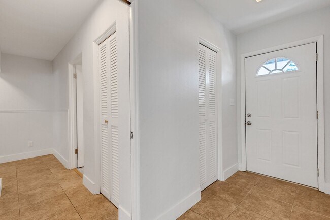 Foto del edificio - Modern Sarasota 3 Bedroom Home With Separa...