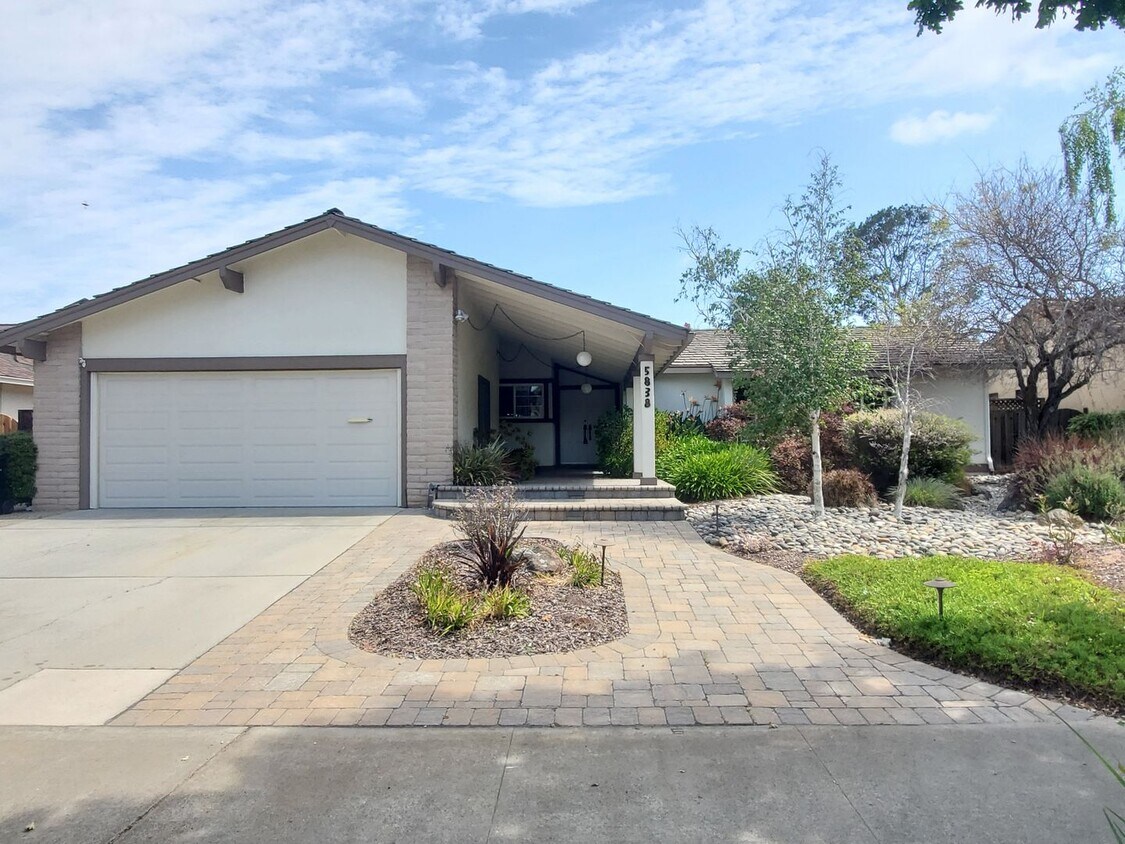 Primary Photo - Spacious Single Family Home, A/C, Remodele...