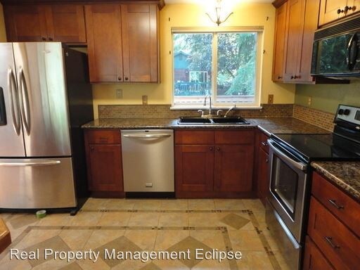 Foto del edificio - 4 br, 3 bath House - 14205 Silver Firs Drive