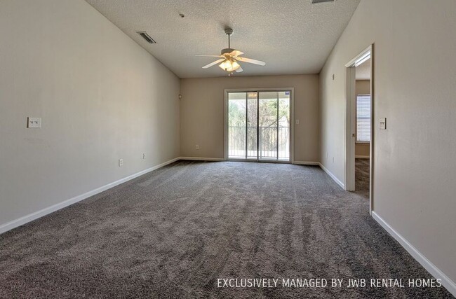 Foto del edificio - 7051 Deer Lodge Cir