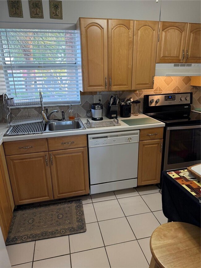 Foto del edificio - 169 Lake Carol Dr