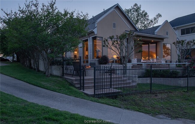 Foto del edificio - 4776 Stonebriar Cir