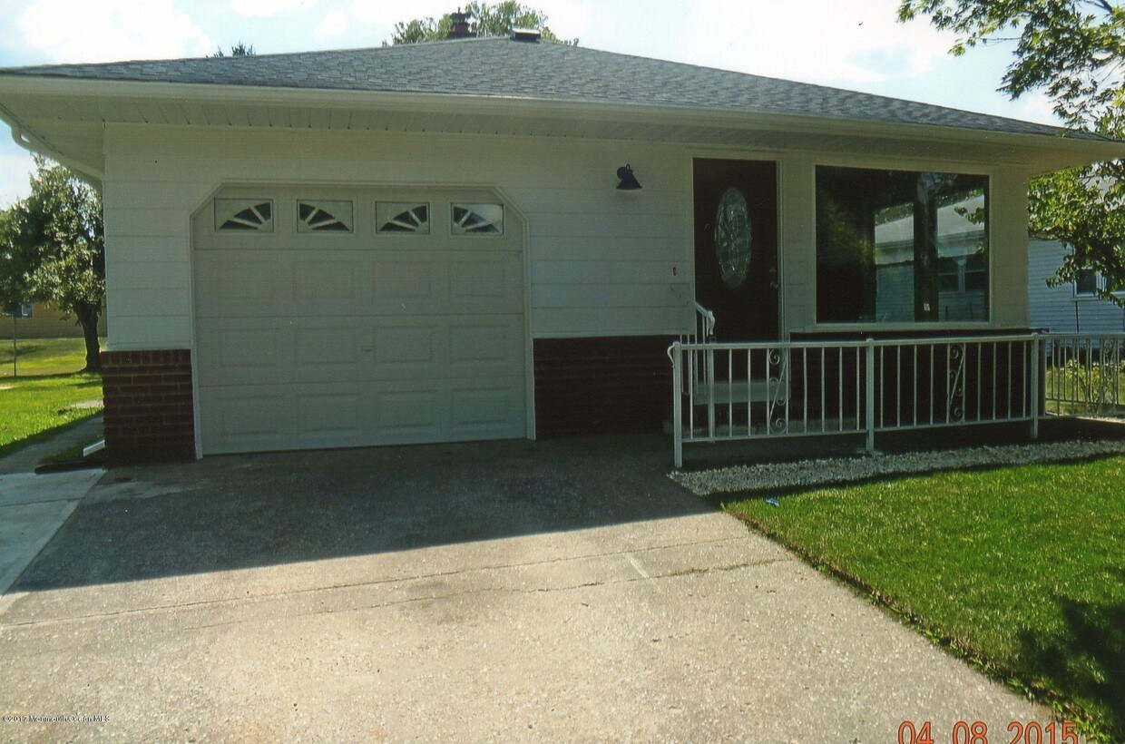 Primary Photo - 315 Barbados Dr N
