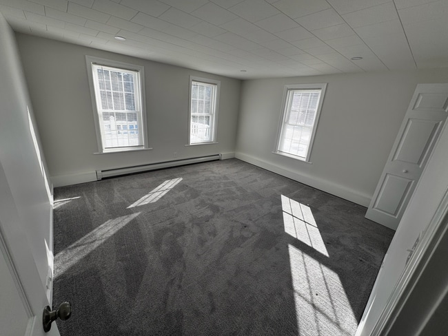 Foto del edificio - 169 Sewalls Falls Rd