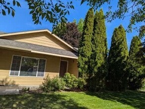 Building Photo - 61862 Avonlea Cir