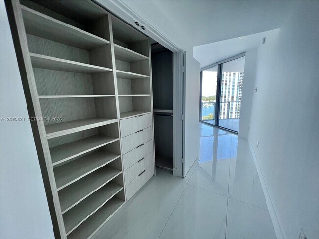 Foto del edificio - 17301 Biscayne Blvd