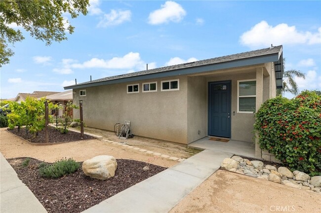 Building Photo - 1572 Coolcrest Ave