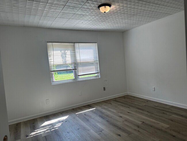 Foto del edificio - 1317 Hendrix Dr